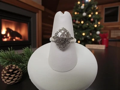 Vintage 10 Kt. Anillo de cena con racimo de diamantes de oro blanco talla 7 (2,56 g) Foto 1 de 4