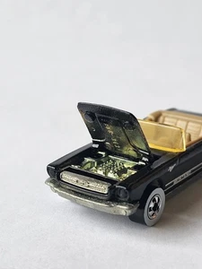Hot Wheels '65 Mustang Cabrio #455 - Auto pressofusa scala 1:64 - Nero - Foto 1 di 7