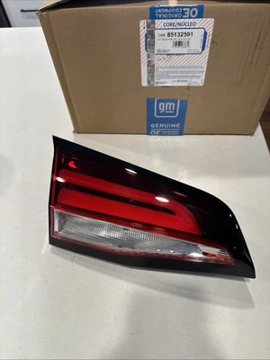 Luz trasera interior lateral del conductor GM 85132591 2022-2024 Chevrolet Equinox LH nueva  Foto 1 de 4