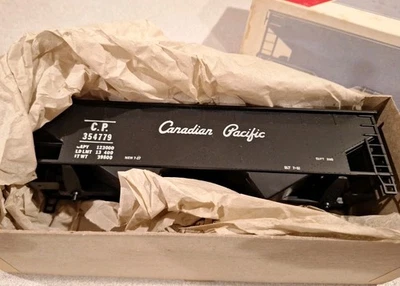Weaver O Scale Canadian Pacific 983 36' Off Set 2 bay Hopper 2 Rail Kit Nos - Image 1 of 4