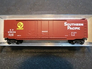N - Kadee 36040 - 50' Double Plug Door Boxcar, Southern Pacific     NIB w/M-M - Picture 1 of 2