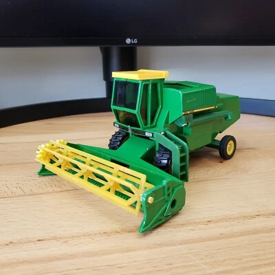Ertl John Deere Hydro/4 985 Combine with Grain Head Diecast 1:50 - Image 1 of 4