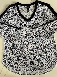 T-shirt donna Jones New York manica 3/4 stampa animalier scollo a V taglia M. - Foto 1 di 9
