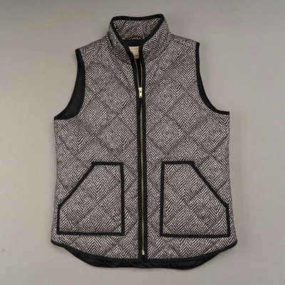 J. Chaleco acolchado Crew para mujer talla pequeña espiga cremallera completa ribete negro Foto 1 de 4