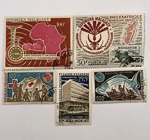 Lotto francobolli Madagascar 1974 scout 1964 legno 1969 torre di toro corna - Foto 1 di 12