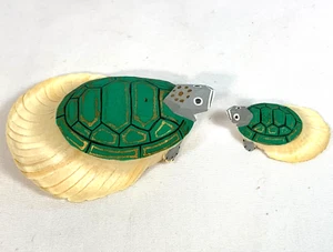 Japanese Folk Toy Sasano Ittobori Wood Carved Pair Sea Turtles Green - Picture 1 of 5