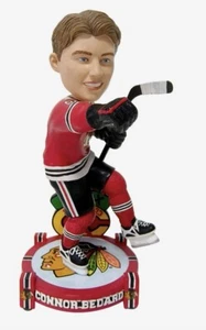 Connor Bedard Chicago Blackhawks Rookie Sensation Gamebreaker Bobblehead en mano - Imagen 1 de 6