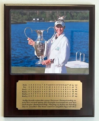 Placa fotográfica Nelly Korday 2024 Chevron Champion 8x10 con placa de identificación redonda grabada de 4 Foto 1 de 4