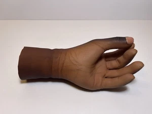 Mano izquierda afroamericana/negra Otto Bock - 8 x 14 = 7 3/4 - Imagen 1 de 7