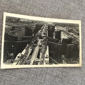 Looking South, P. Miguel Gatun Locks PANAMA CANAL Postcard - Picture 1 of 5