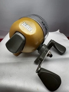 Vintage Zebco 202SE Spin Casting Cast Fishing Reel Works - Picture 1 of 8