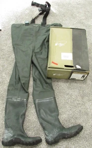 Frogg Toggs Cascades 2 ply rubber B/F Chest Wader Size 11 Cleated Mallard Green - Picture 1 of 10