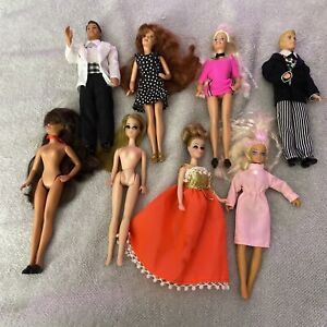 Lot de poupées vintage années 70 différentes, y compris un surmatelas de 8 poupées Barbie et Ken 6,5 pouces