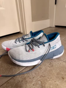 Zapatos de baloncesto Under Armour UA Steph Curry 3ZER0 III grises talla 6Y 3022117-101 - Imagen 1 de 7
