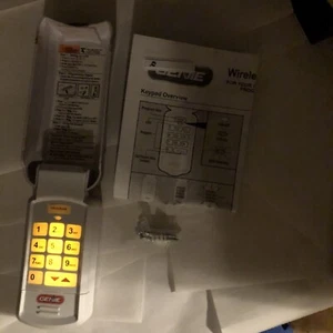 Genie Keypad 37332R GK-R Wireless Entry Garage Door Opener Overhead Door @C - Picture 1 of 16