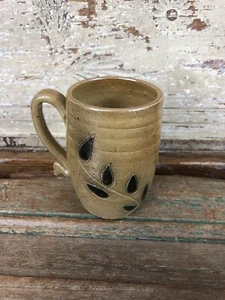 Vintage Steingut Becher Tasse Keramik Blätter Blatt klein braun - Bild 1 von 5