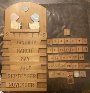 Vintage Perpetual Wooden Handmade Calendar Wood Heart With Little Boy&Girl - Picture 1 of 10