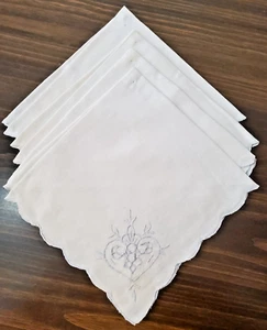 Vintage Cloth Napkins 4 Embroidered Cream Blue Cutwork 16" Scallop Edge Heart - Picture 1 of 9