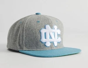 NORTH CAROLINA TAR HEELS Mitchell & Ness NCAA Melton Parche Snapback Sombrero Gorra UNC - Imagen 1 de 11