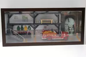 1:50 Signature 1941 GMC Set diorama camion dei pompieri DETROIT - Foto 1 di 5