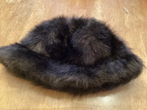 Vintage Womens Mahogany Brown Fur Hat Made In England - Picture 1 of 4
