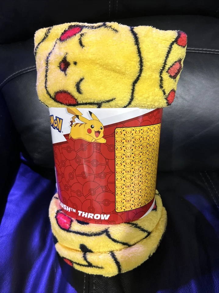 Manta de Peluche Pokemon Pikachu 46" x 60" Amarilla Negra Caras Felices Suave NUEVA Foto 1 de 1