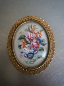 Brooch Jewelry c-1950 Bouquet Miniature Painted Metal Gold Fashion Woman Antique - Imagen 1 de 6