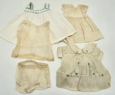 Grupo de vestidos antiguos de algodón organdí para muñecas de bisque o composición Foto 1 de 4