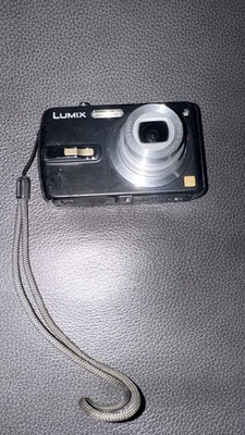 Cámara digital Panasonic LUMIX DMC-FX50 7,2 MP - lentes Leica negras Panasonic Foto 1 de 4