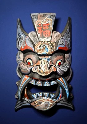 Antigua máscara ritual china Nuo, cuernos de toro, expresión feroz, protección del espíritu Foto 1 de 2