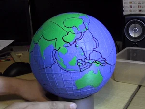 Tectonic Plate Globe Puzzle | Magnetic 3D Printed Topographical Earth Model - Picture 1 of 8