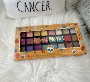 Beauty Treats Eyeshadow Palette 24 Shimmer And Matte Colors New - Picture 1 of 3