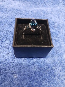 Anello in sterlina misura 10 realizzato con cristallo colore blu Montana di Swarovski (575) - Foto 1 di 12