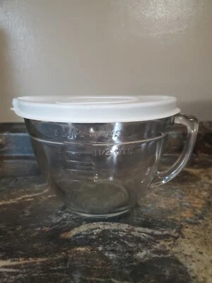 Anchor Hocking 8 Cup 2 Qt. Quart Glass Measuring Cup Mixing Batter Bowl  w/ Lid - Image 1 of 4