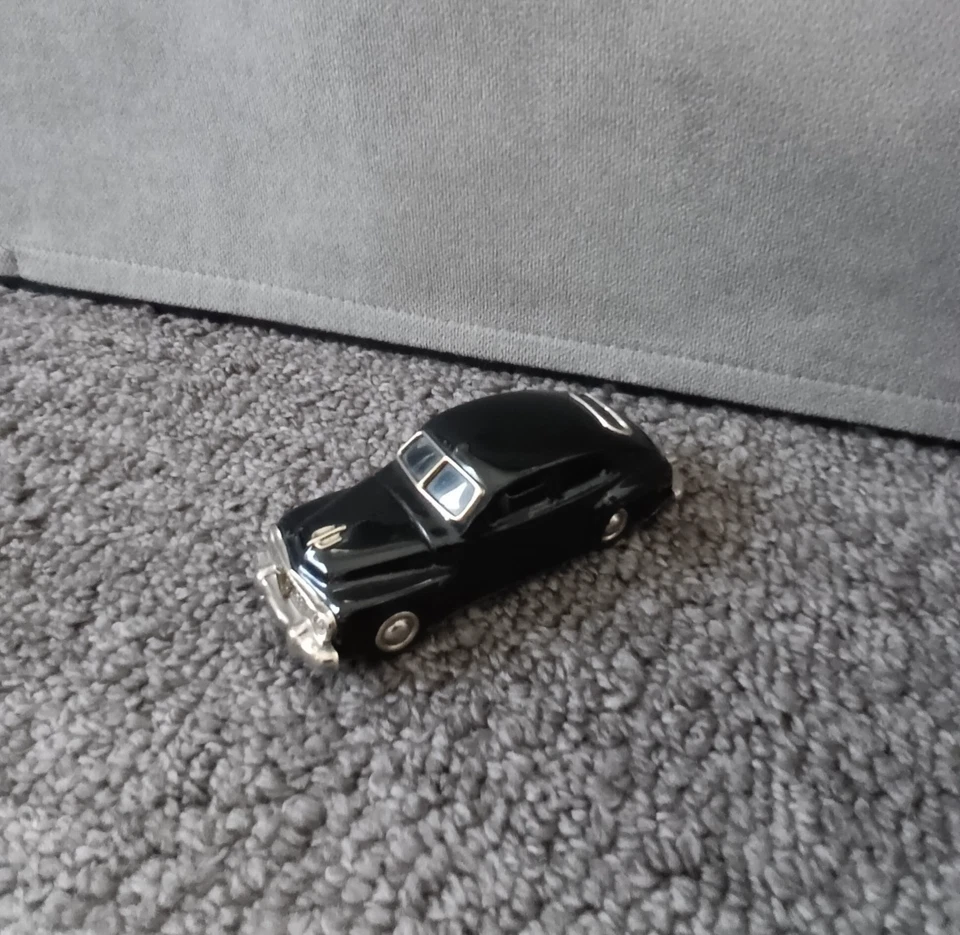 Juguete de hojalata de fricción Volvo negro fricción vintage Suecia 5 3/8" funciona hecho en Japón Foto 1 de 4