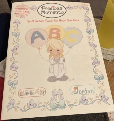 Vtg Rare Gloria & Pat Precious Moments An Alphabet Book Cross St. Bk PM 25 - Image 1 of 4