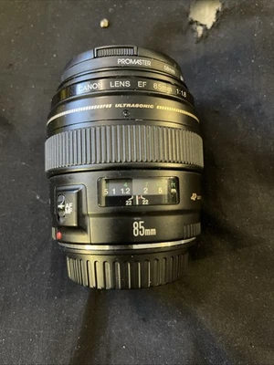 Lente Canon EF 85 mm f/1,8 USM con tapas y filtro UV en perfecto estado Foto 1 de 4