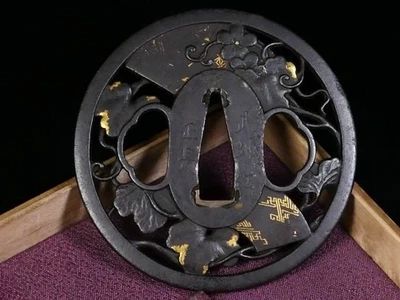Tsuba del período Edo, abanico y calado floral, incrustación de oro, hierro fino, protector de espada Foto 1 de 4