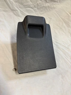 Коробка панельная для Toyota Yaris 05–11 годов выпуска черная 55441-52120 - Изображение 1 из 4