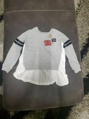 Girls Sweatshirt W Ruffled Back- Size 5- Great Condition- Gray/White/Black — 第 1/4 张图片
