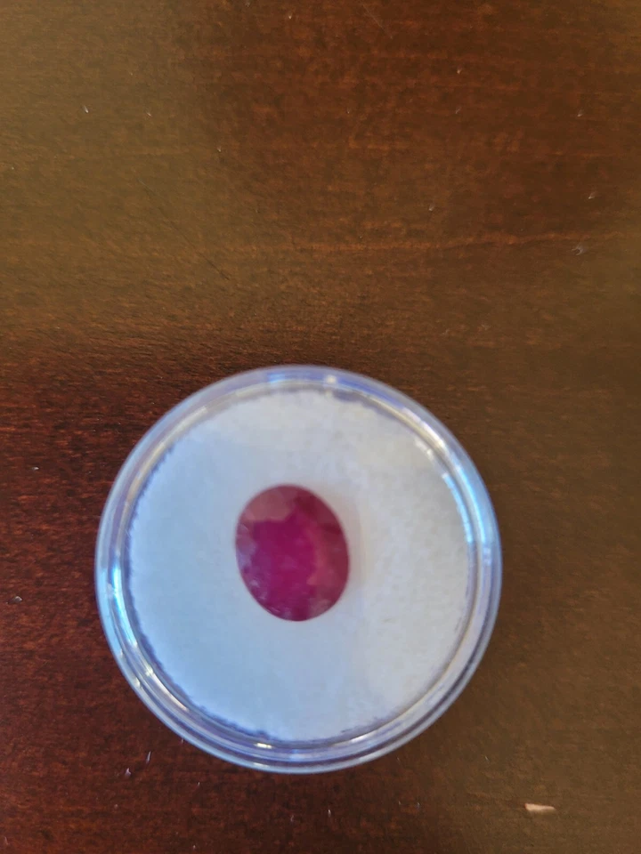 Rubí suelto natural de 3 quilates con forma ovalada Foto 1 de 2