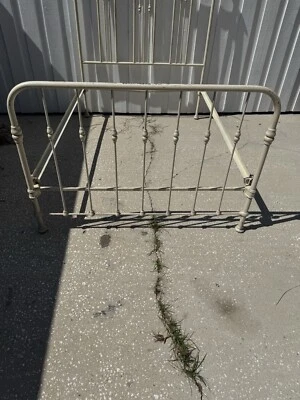 Cabecero estribo de cama de hierro fundido antiguo doble vintage Foto 1 de 4