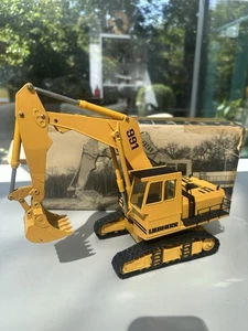 Liebherr 991 Excavator Model 1/50 - Picture 1 of 3