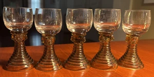 Vintage German Roemer Liquor Cordial Gläser Bernstein Bienenstock gerippter Stiel 5er Set - Bild 1 von 8