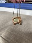 Collier pendentif télévision en bois vintage années 70 années 80 ajouter une photo à la télévision