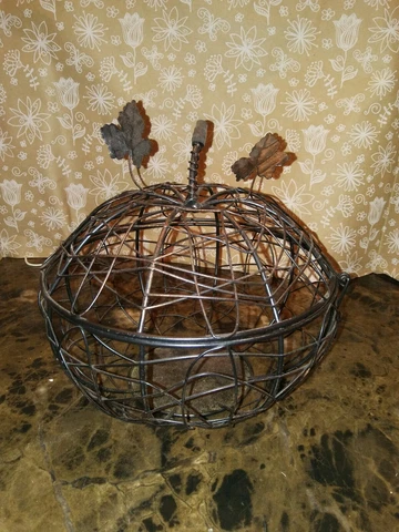 Metal Wire pumpkin Shaped Potpourri Basket With Lid Cover