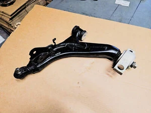 +2006-2013 Front Lh Lower Control Arm 48640-30290 Oem Used - Picture 1 of 10