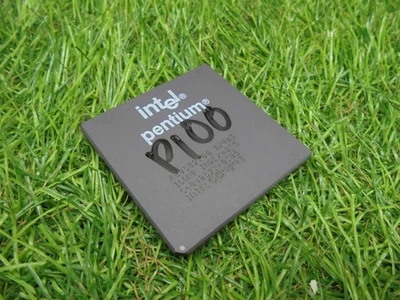 Vintage Intel Pentium A80502100 100MHz CPU SX963 CERAMIC VINTAGE CHIP WORKING - Image 1 of 2