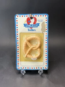 Vintage 50er Jahre Little Hearts Brezel Beißringe NEU - Bild 1 von 6