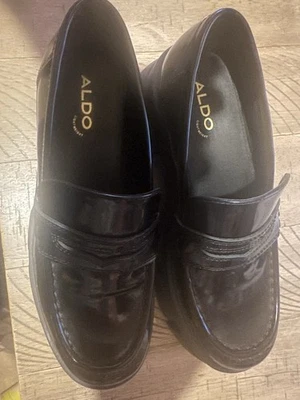 Mocasín Aldo Shanna charol negro talla 7,5 M suela de plataforma usado una vez Foto 1 de 4